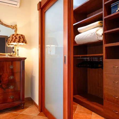 Dimora La Reggia Apartment *