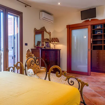 Dimora La Reggia Apartment